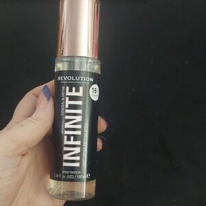 Makeup Revolution infinite‎ setting spray